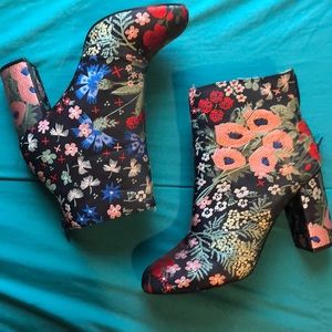 Attention Floral Heels